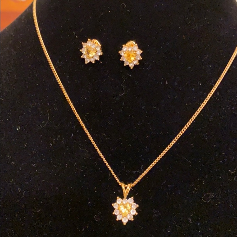 Avon yellow diamond shape necklace set